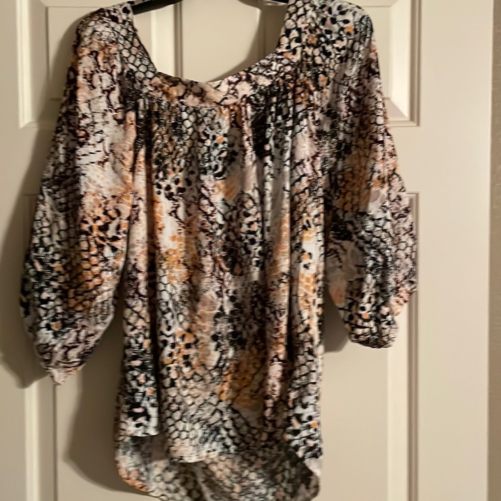Savana Jane Tunic,Large,New,No Tags,3/4 Length Sleeve,Ties in back.So cute on!